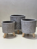 Lot de 3 Cache-pots Ethniques en Céramique Grise sur Pieds en Bois