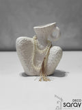 Vase Sculptural « Élégance » avec Collier de Perles